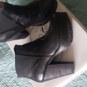 Steve Madden Randaal black Platform Booties 8.5